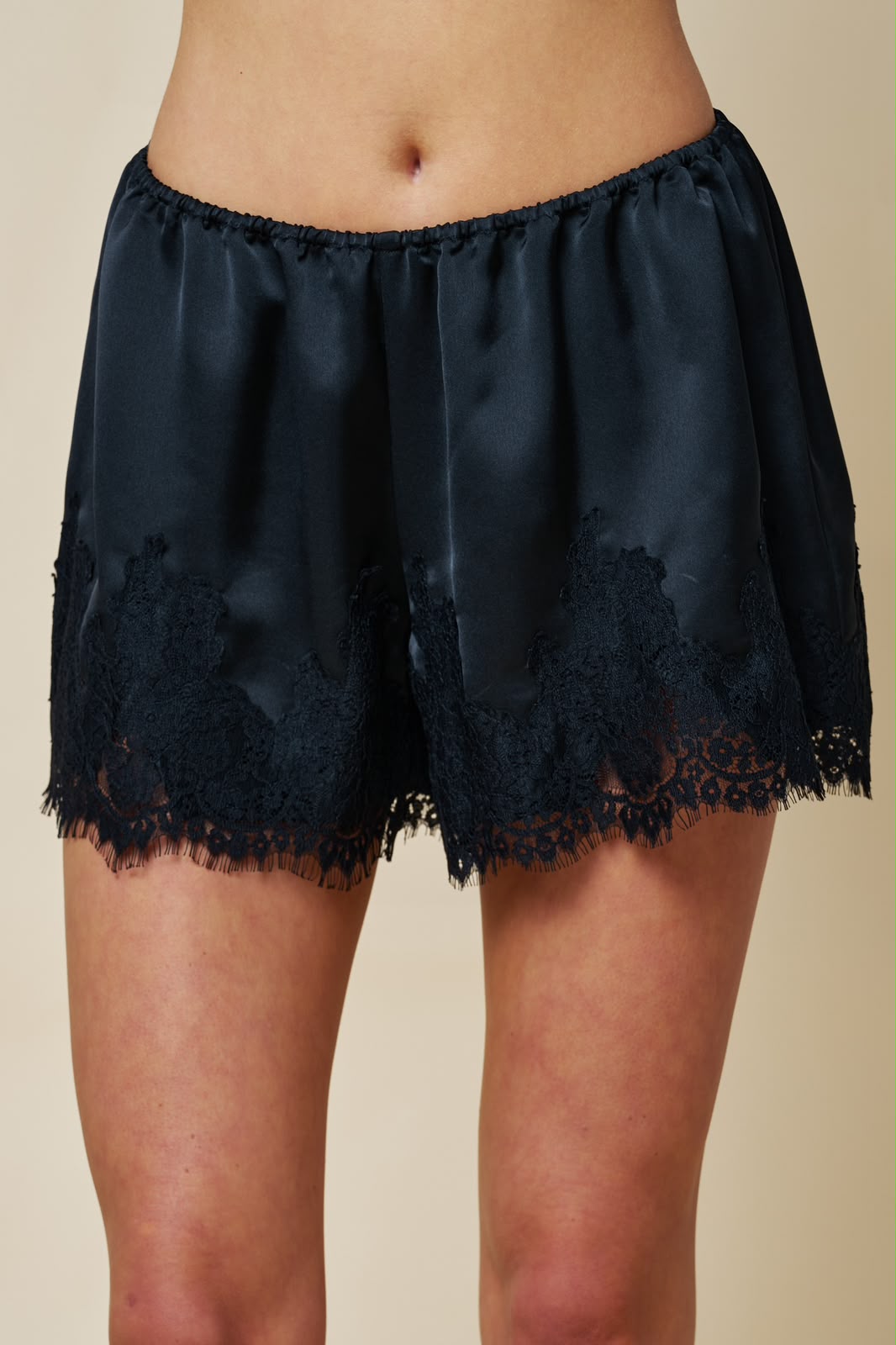 SHORT ENCAJE CLOE