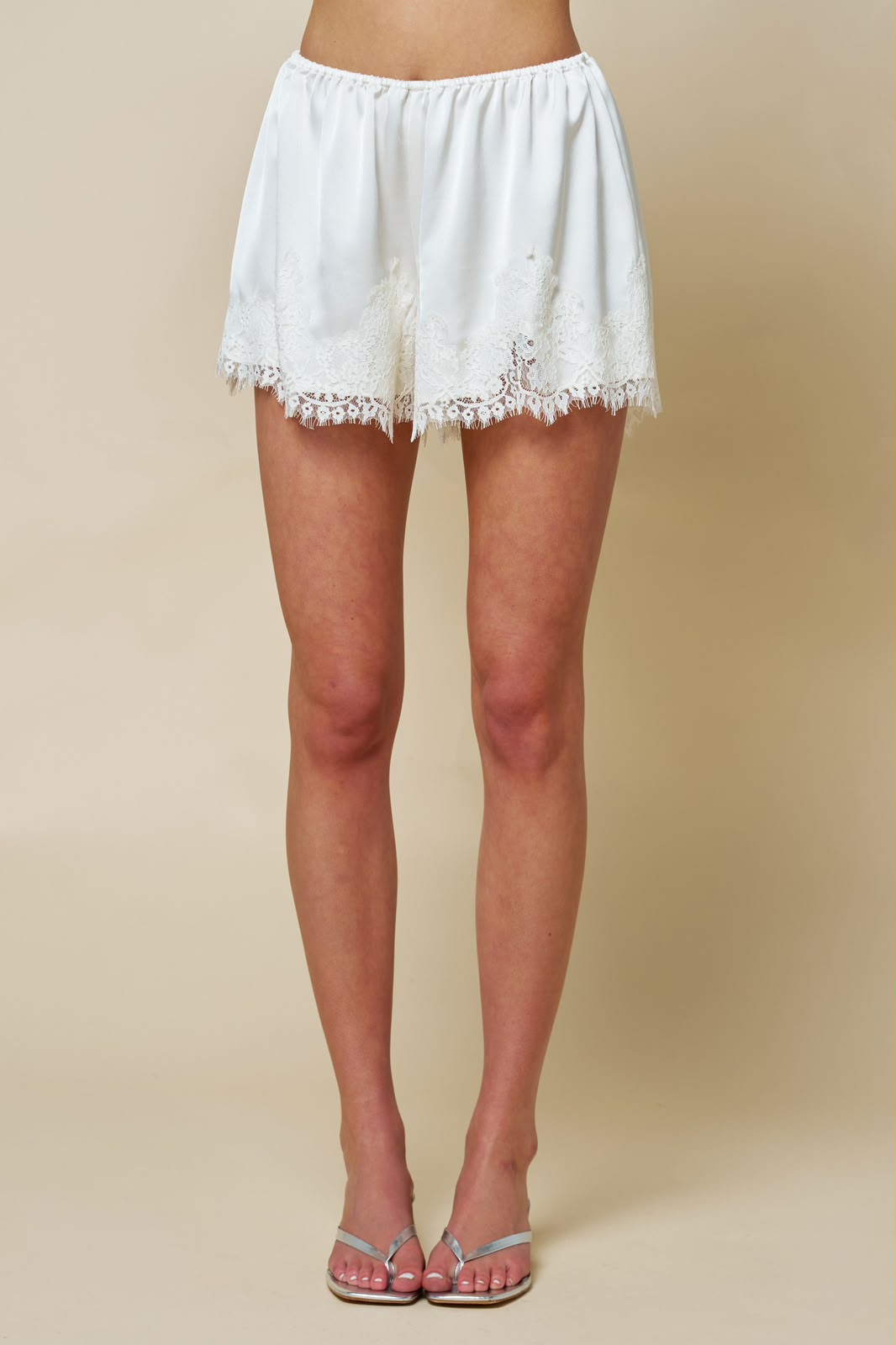 SHORT ENCAJE CLOE