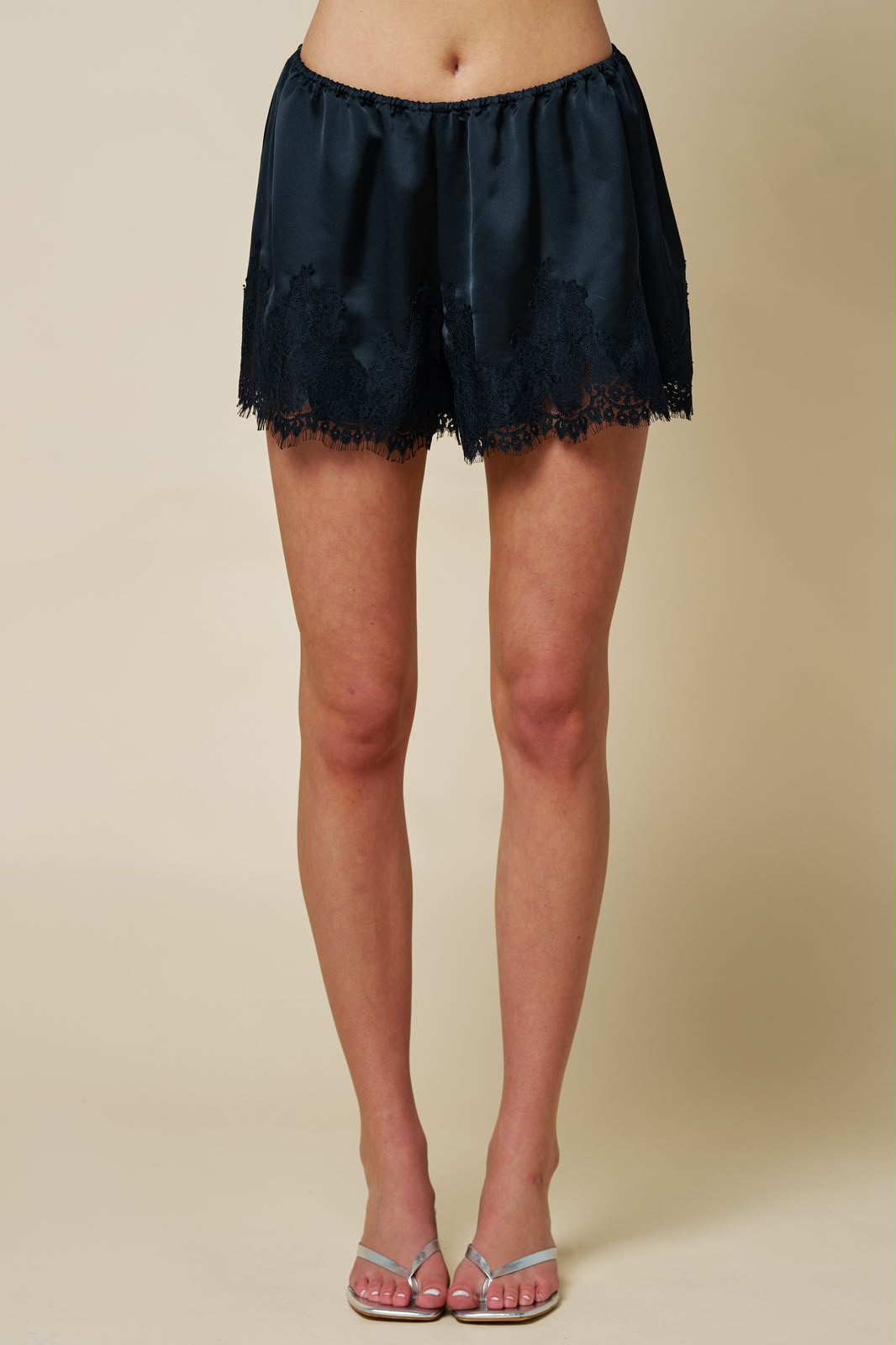 SHORT ENCAJE CLOE